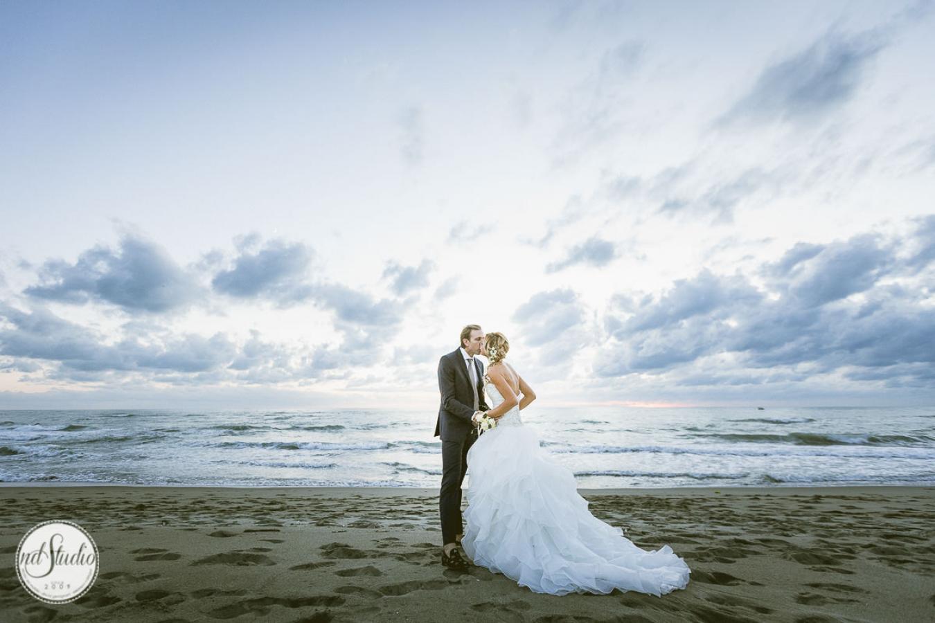 foto  Luca e Ylenia - Wedding by the sea in Tuscany