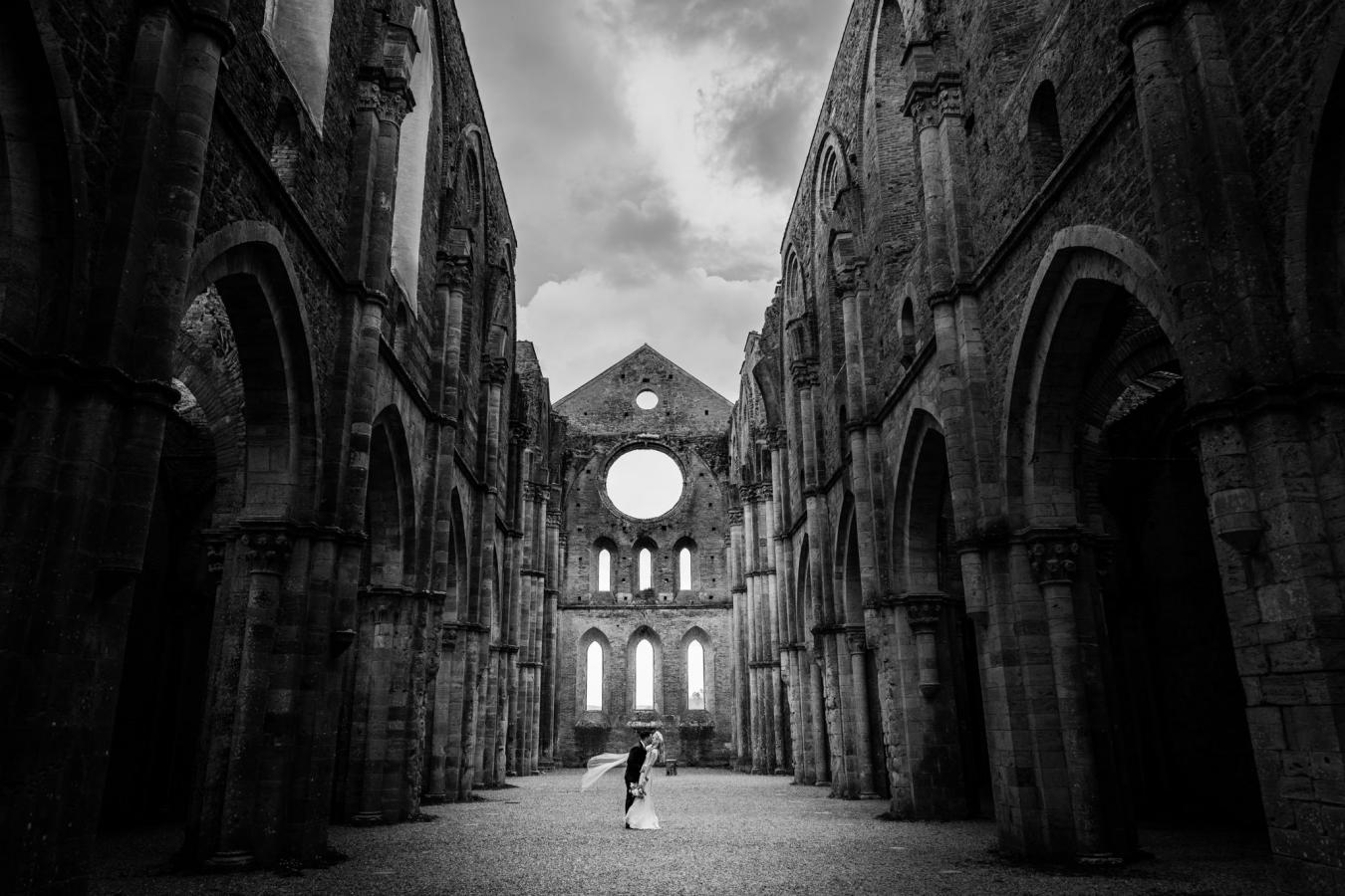 foto  Wedding in the San Galgano Abbey