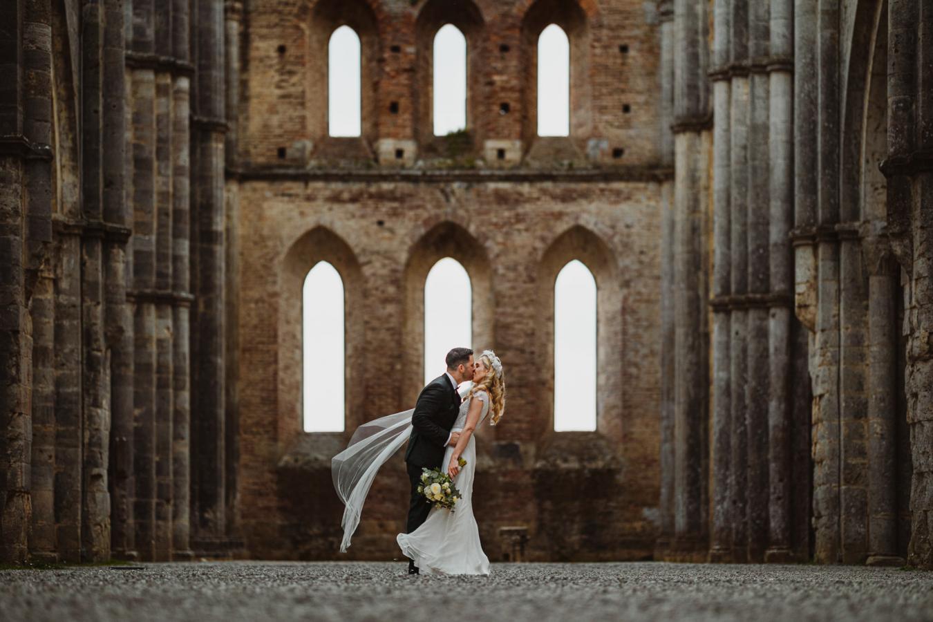 foto  Wedding in the San Galgano Abbey