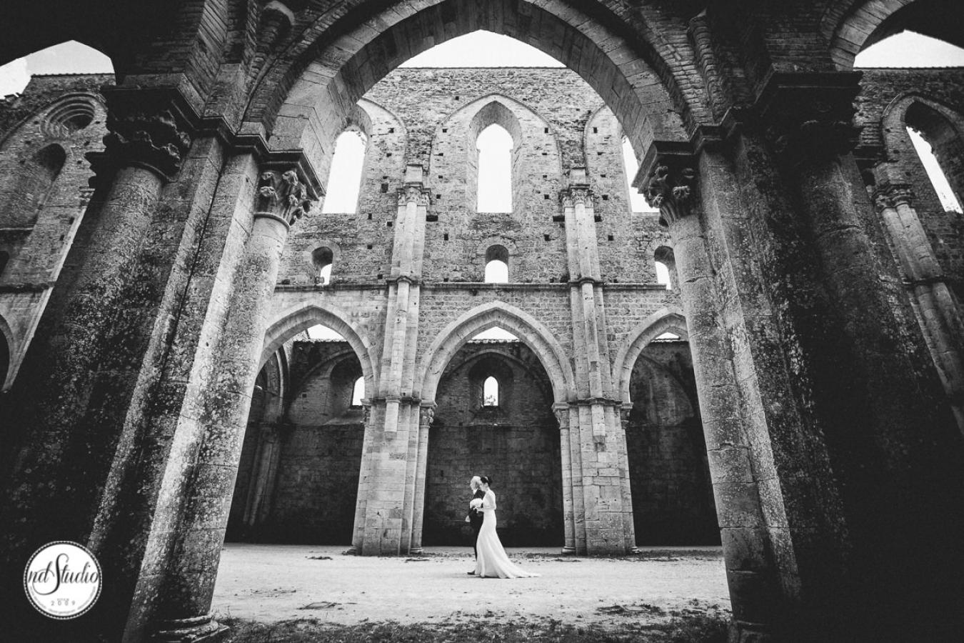 foto  Alex and Nicolle - Wedding in San Galgano Abbey