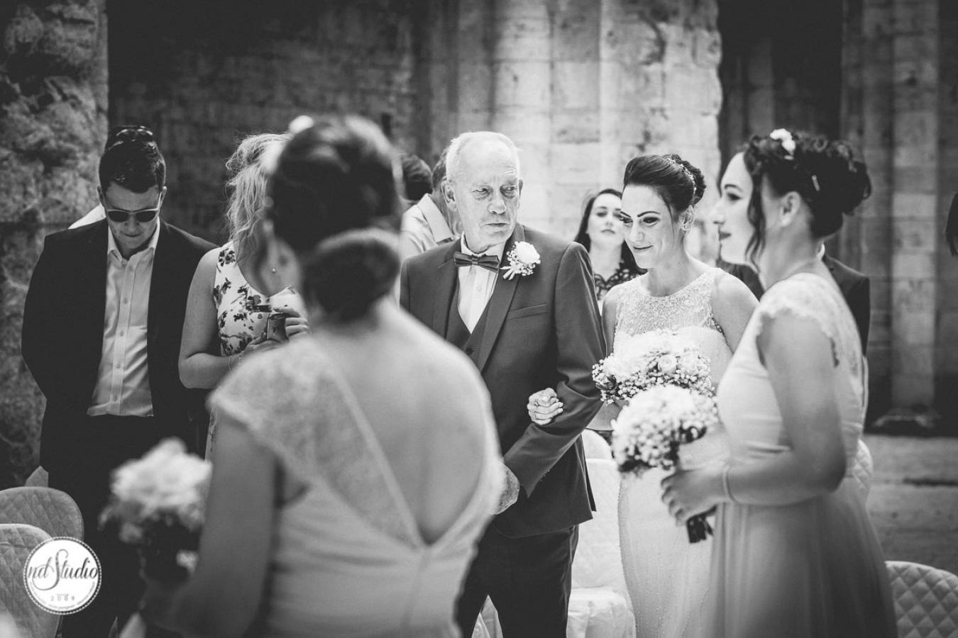 foto  Alex and Nicolle - Wedding in San Galgano Abbey