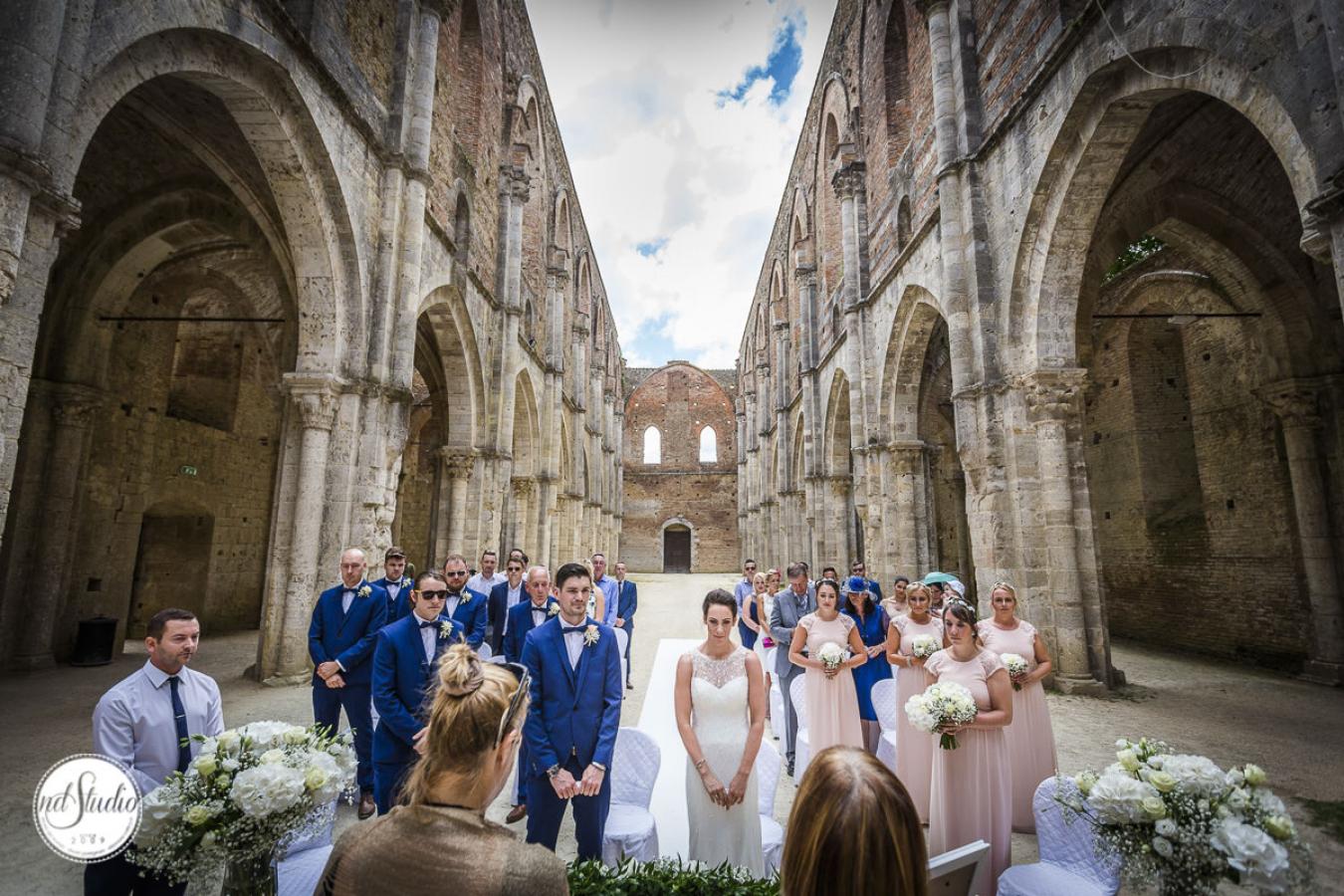 foto  Alex and Nicolle - Wedding in San Galgano Abbey