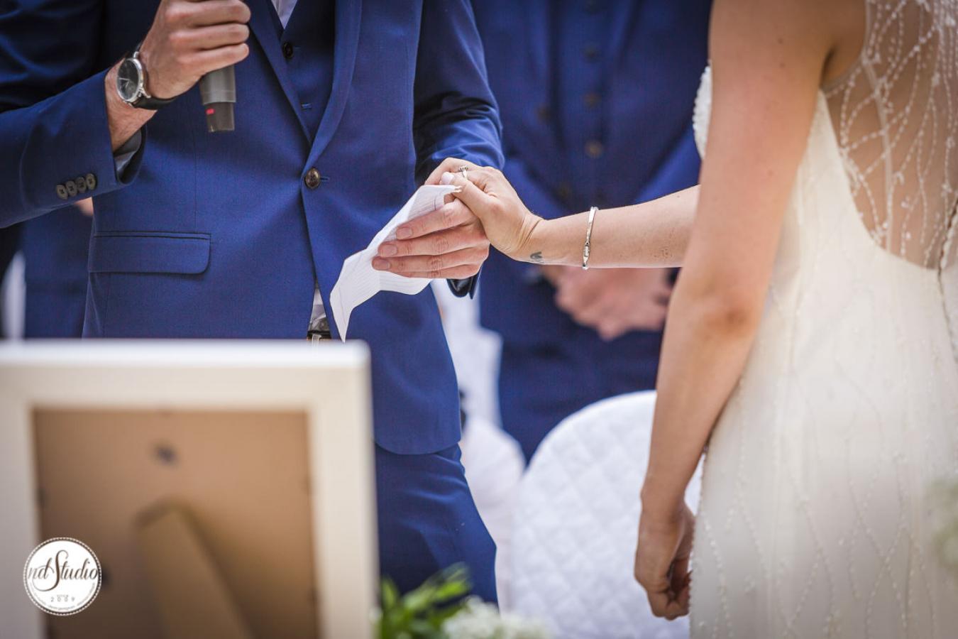 foto  Alex and Nicolle - Wedding in San Galgano Abbey