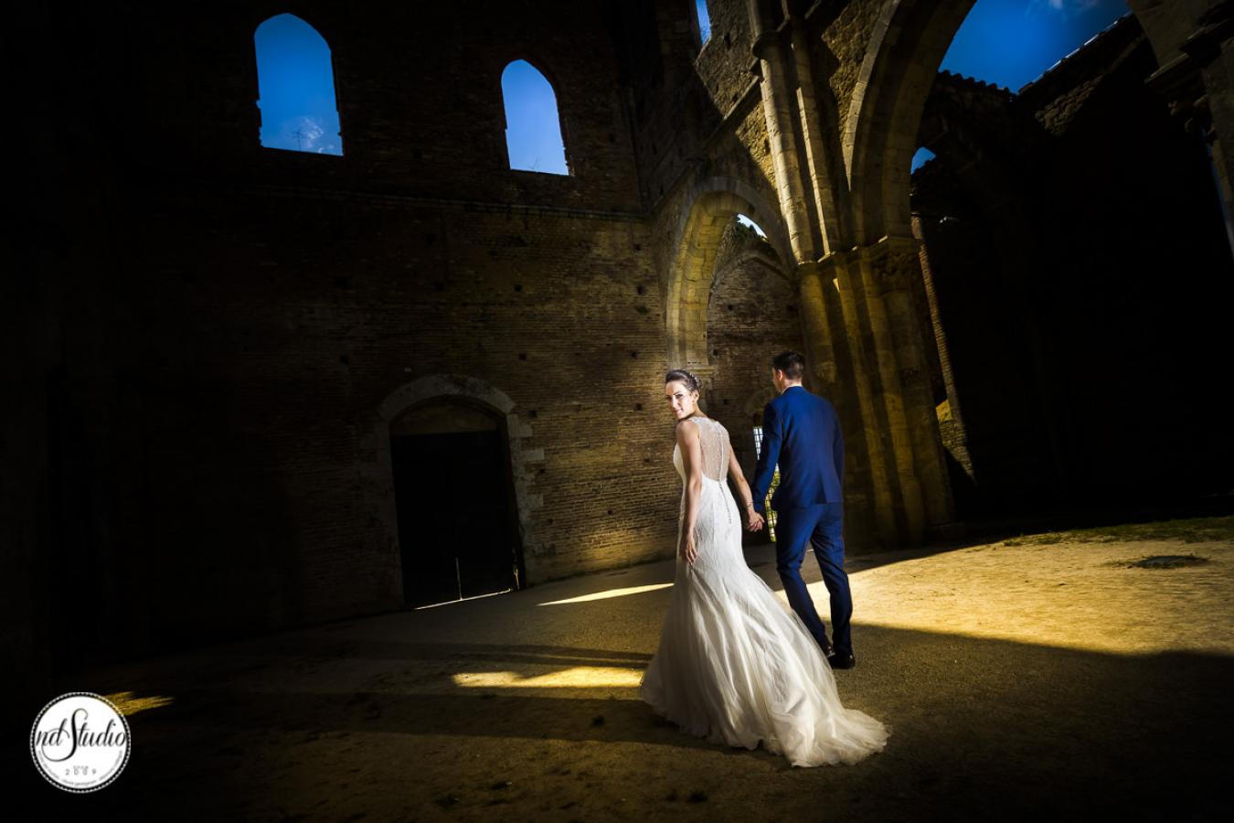 foto  Alex and Nicolle - Wedding in San Galgano Abbey