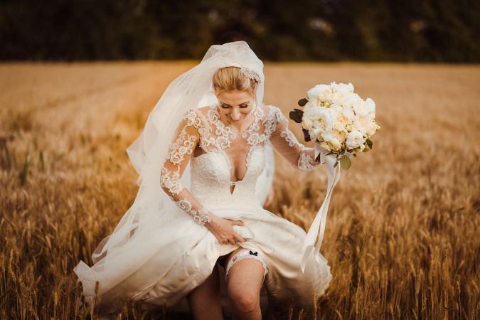 
	Bride in the countryside
