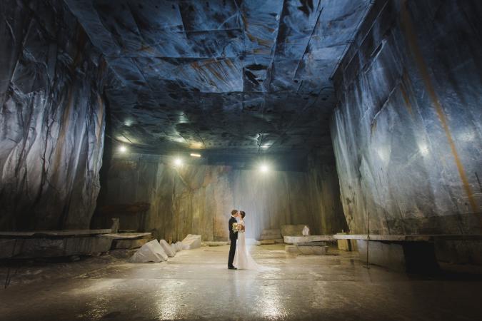 
	wedding photos in the quarry in Carrara
