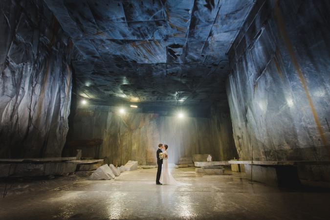 
	wedding photos in the quarry in Carrara
