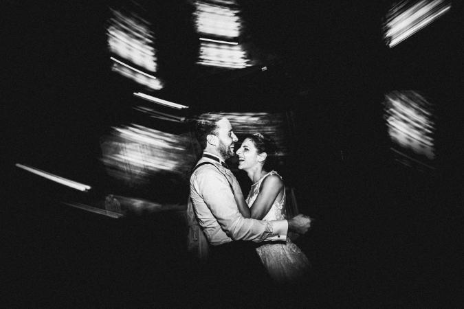 
	first dance of the newlyweds in Villa Fambrini in Lucca

