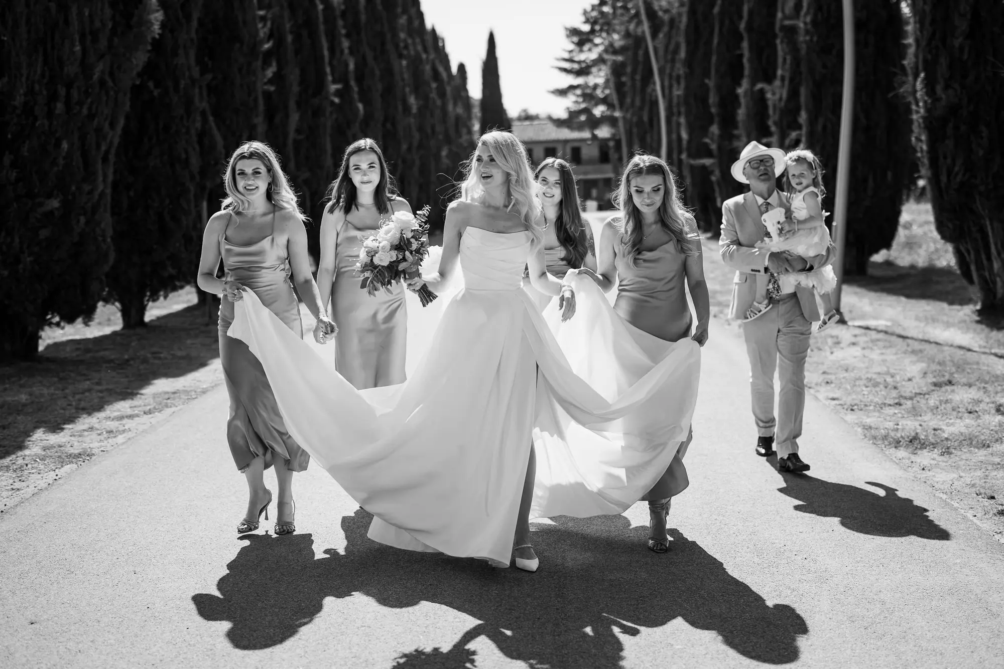 bridal party arrival on a wedding in tuscany